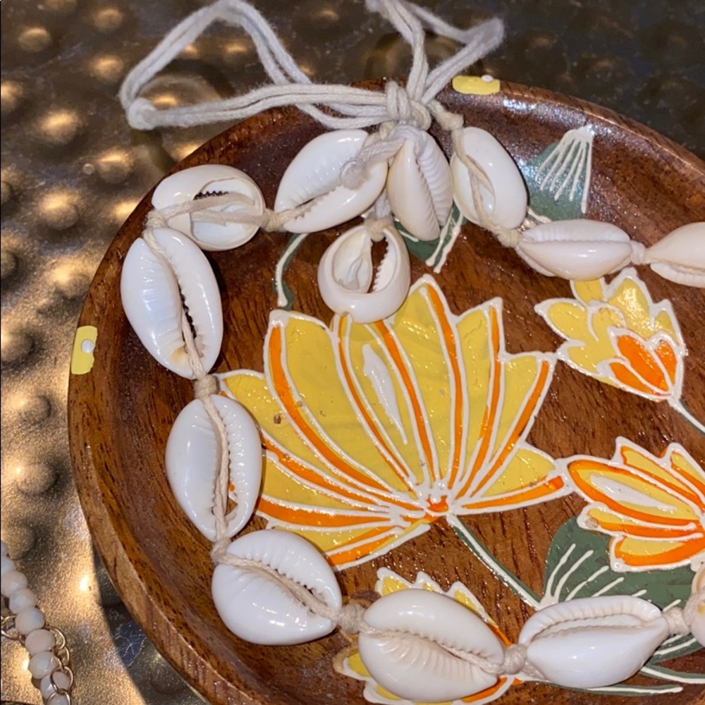 Shell necklace
